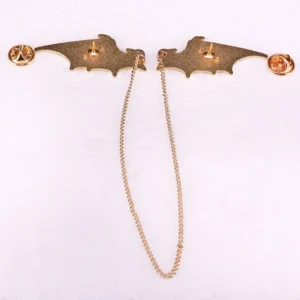 broche en forme de dragon avec des ailes