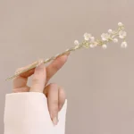 broche ornée de fleurs japonaises