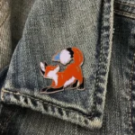 pin's renard en métal