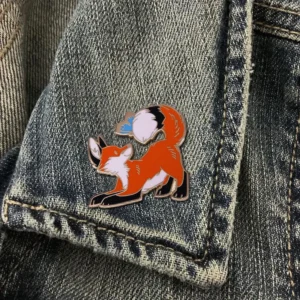 pin's renard en métal