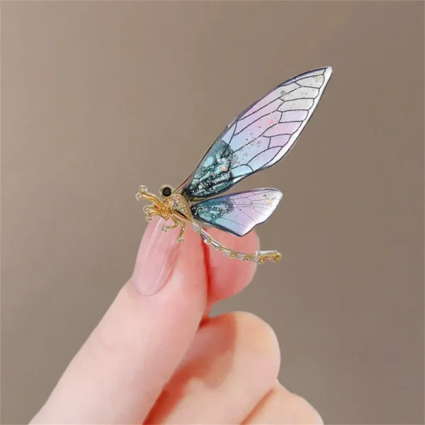 broche libellule élégante