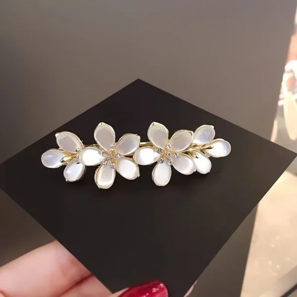 broche fleur élégante