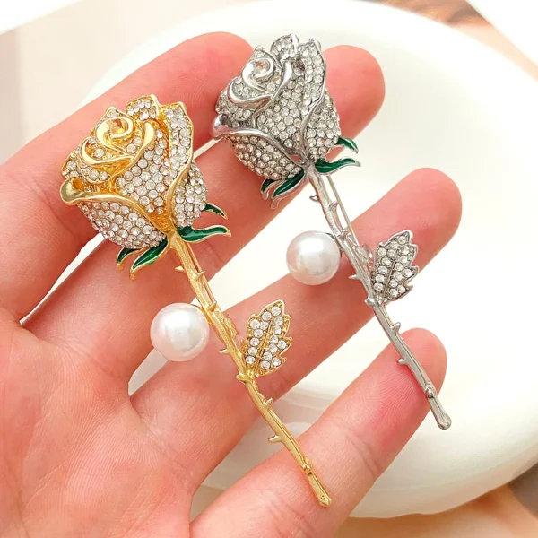 broche en strass rose scintillant
