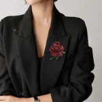 broche rose pour femme