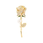 petite broche en strass rose