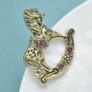 broche en forme de cheval a bascule