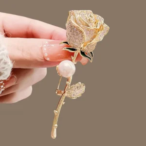 broche strass rose élégante