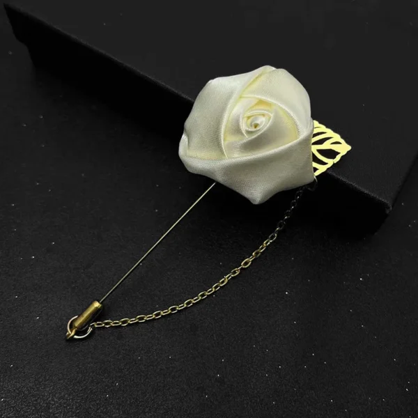 déco florale broche mariage en tissu