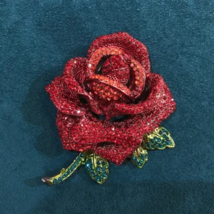 broche élégante rose
