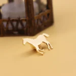 bijou en forme de cheval moderne