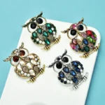 broche ornée de strass hibou
