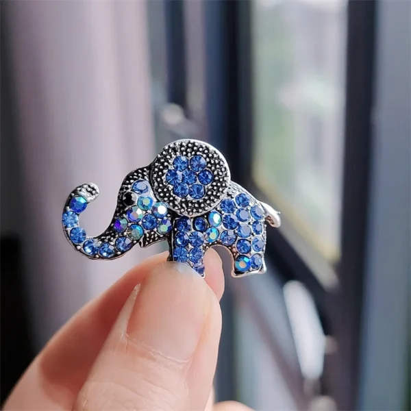 broche délicate éléphant en métal