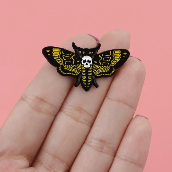 broche abeille et crâne