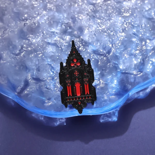 détails de broche gothique