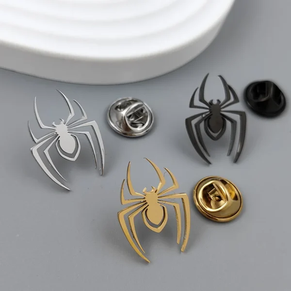 broche design arachnéen