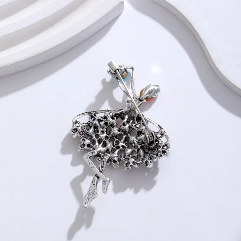 Broche originale danseuse strass pour femme