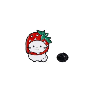 Pin's représentant un chat jouant avec une fraise