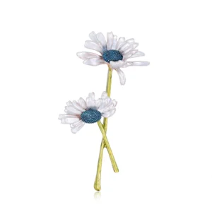 Broche en métal représentant des marguerites