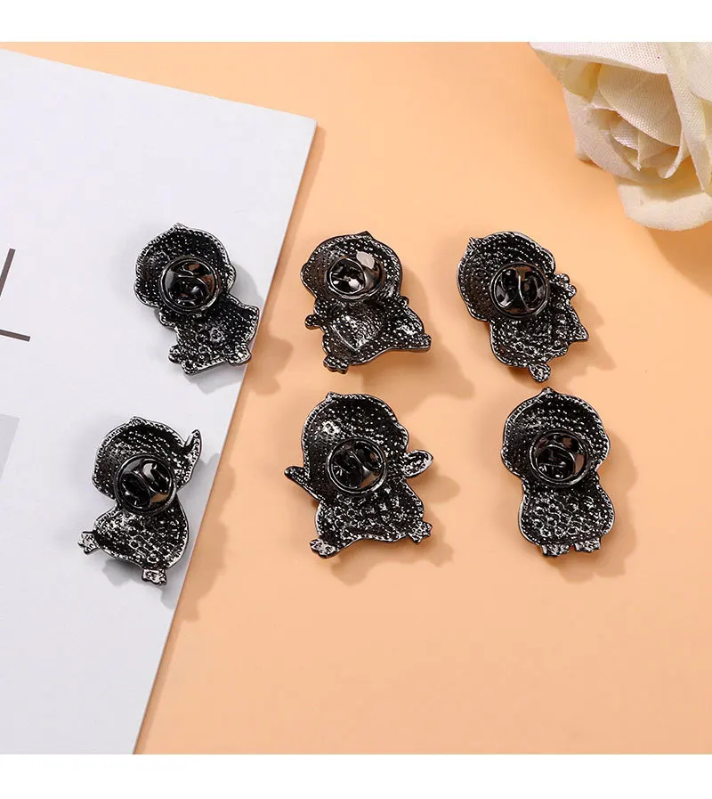 Vue du pin's pingouin en gros plan