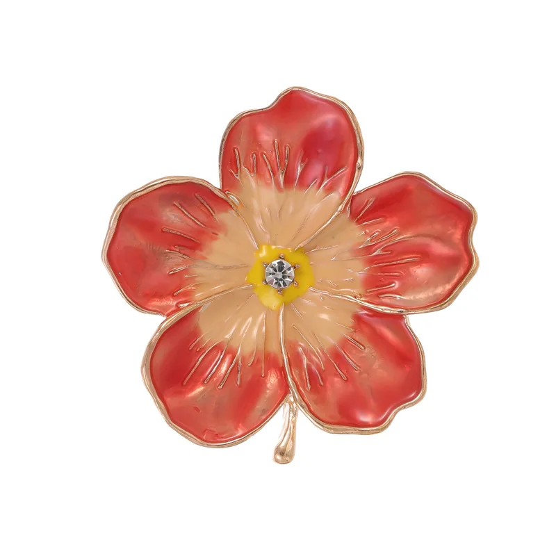 Vue latérale de la Broche Fleur Pensée mettant en avant son design