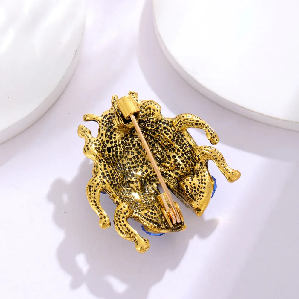 Broche unisexe au style vintage et raffiné