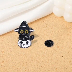 Pin's représentant un chat sorcière pour Halloween