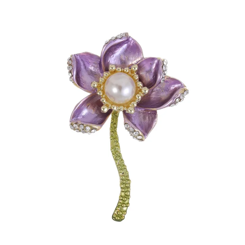 Broche fleur de lotus sur une tenue