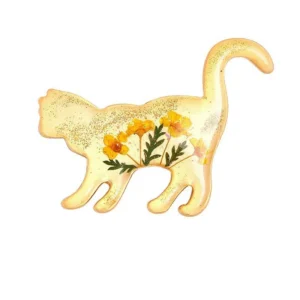 Broche chat doré au design ancien et élégant