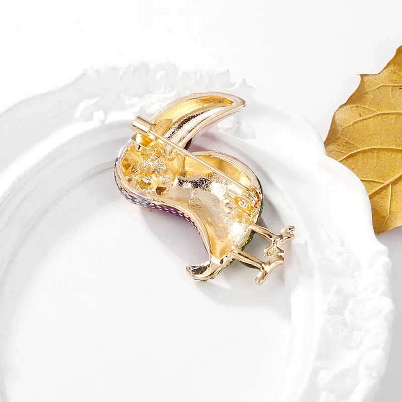 Broche perroquet multicolore avec éclat