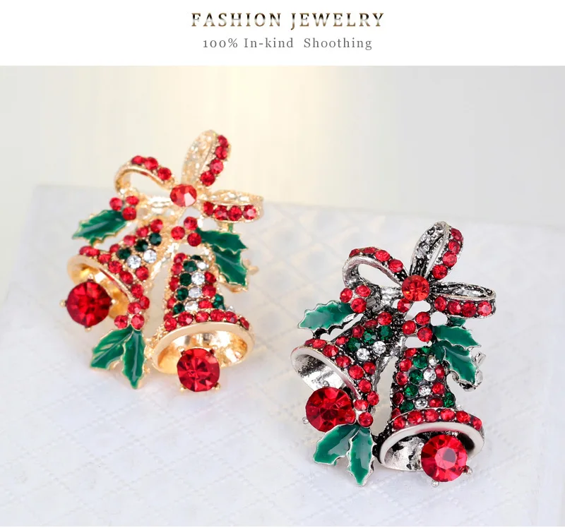 Détail de la broche Noël cloche en zinc