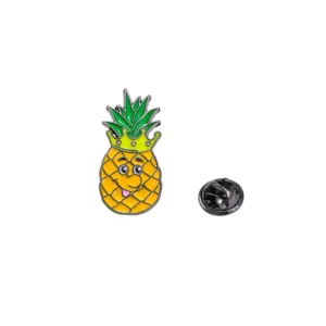 Pin's en forme d'ananas sur fond blanc
