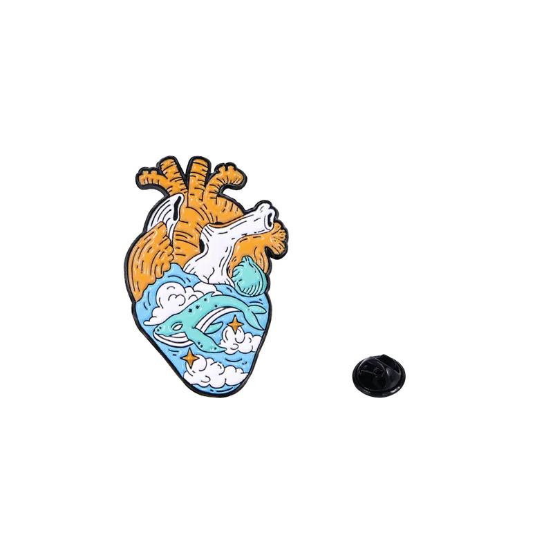 Utilisation du pin's cœur sur un sac