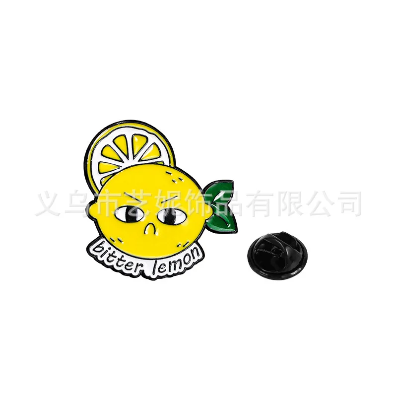 Pin's Citron mis en valeur sur un sac