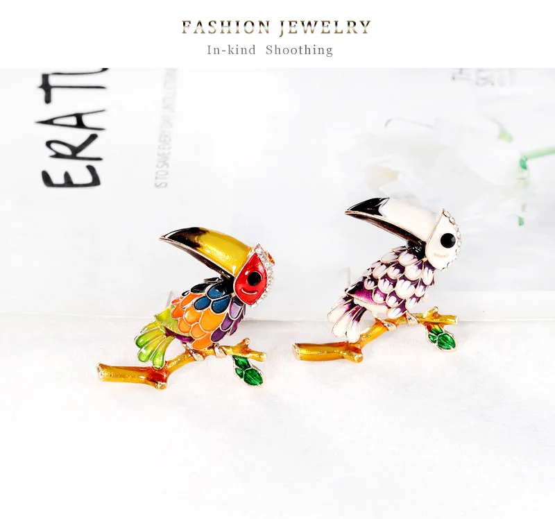 Détails de la broche perroquet en alliage de zinc