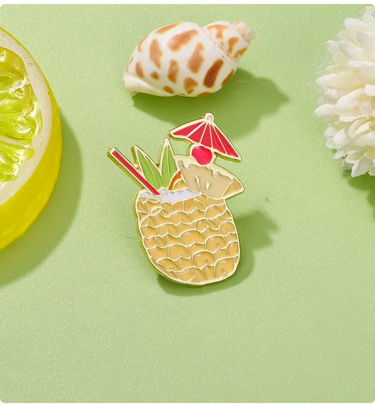 Aspect du Pin's Coco Doré en lumière naturelle