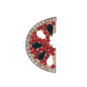 Détail de la broche pastèque ornée de strass
