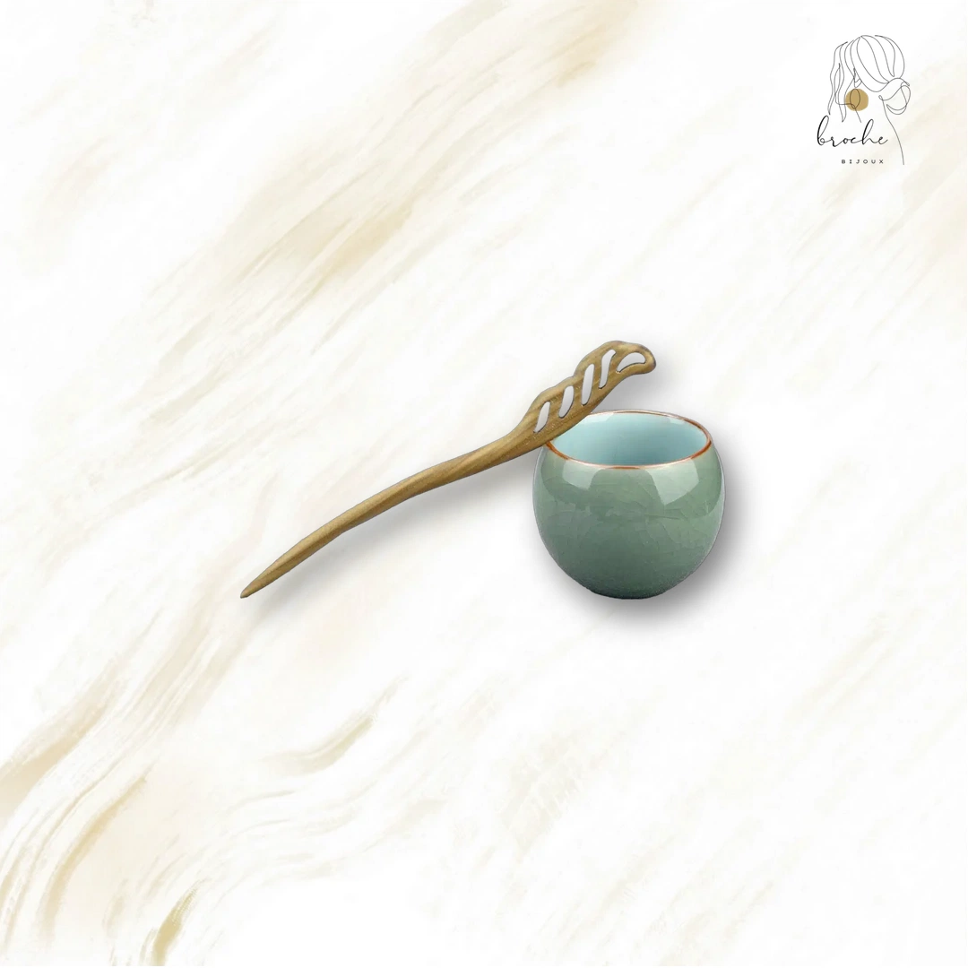 Broche A Cheveux Ancienne en bois