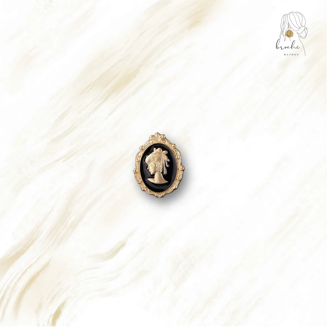Broche Camée Dorée Noire