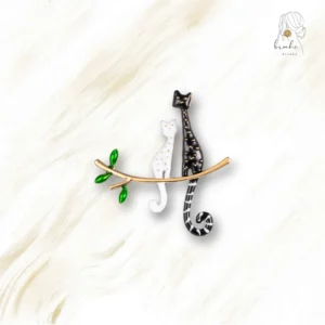 Broche Chat Doré Suspendu